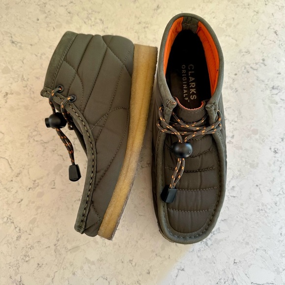 Clark’s Women’s Olive Quilted Wallabees with Orange Accents | Chukka Boots | 5.5 - Picture 7 of 9